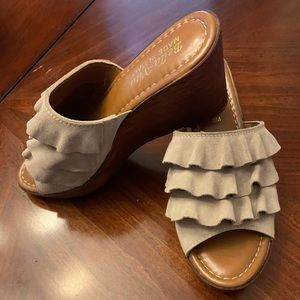 New in Box Bella Vita wedge suede sandal - size 8 made in Italy